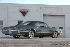 1966_Olds_442_2017-10-26.0383