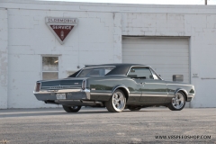 1966_Olds_442_2017-10-26.0400